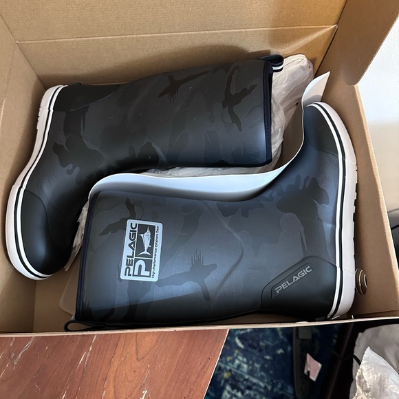 Pelagic long shore fishing boots men’s size women’s size 8 new in box main image 5